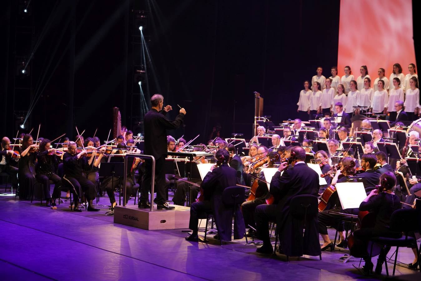 Éxito en una gala para celebrar las dos décadas de vida de los 'cubos'.