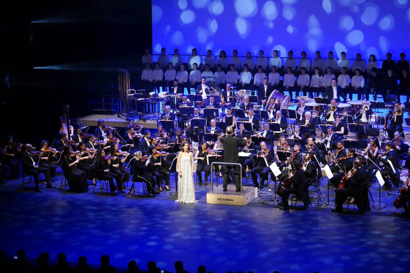 Éxito en una gala para celebrar las dos décadas de vida de los 'cubos'.