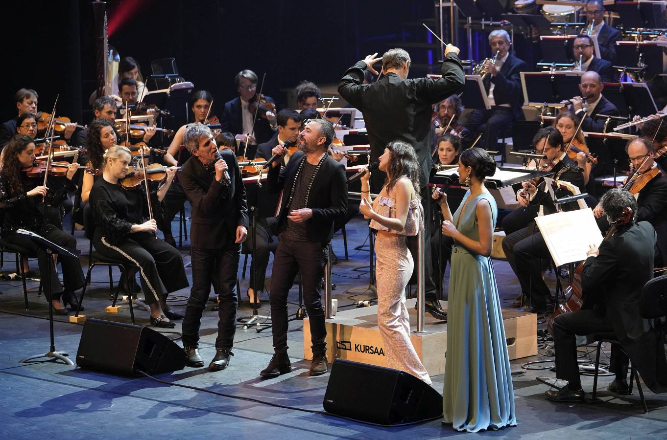 Éxito en una gala para celebrar las dos décadas de vida de los 'cubos'.