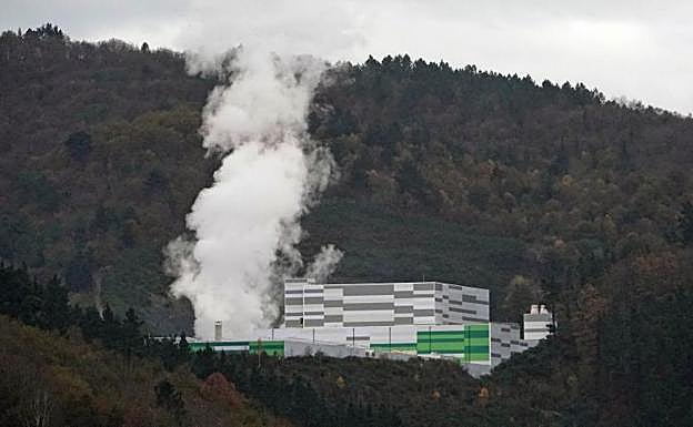 El CMG de Zubieta, en plena prueba de vapor de agua.