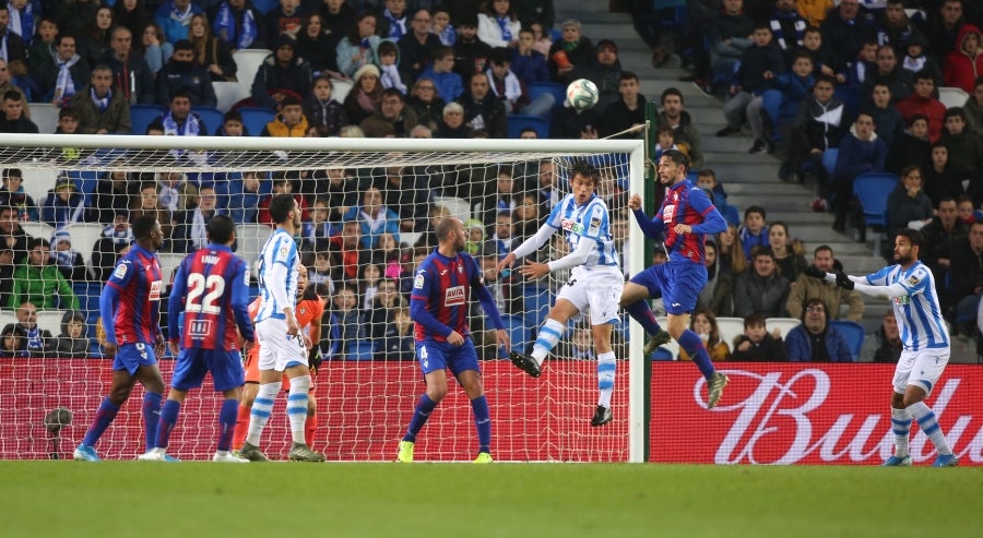 La Real Sociedad vence 4-1 al Eibar en el Reale Arena. 