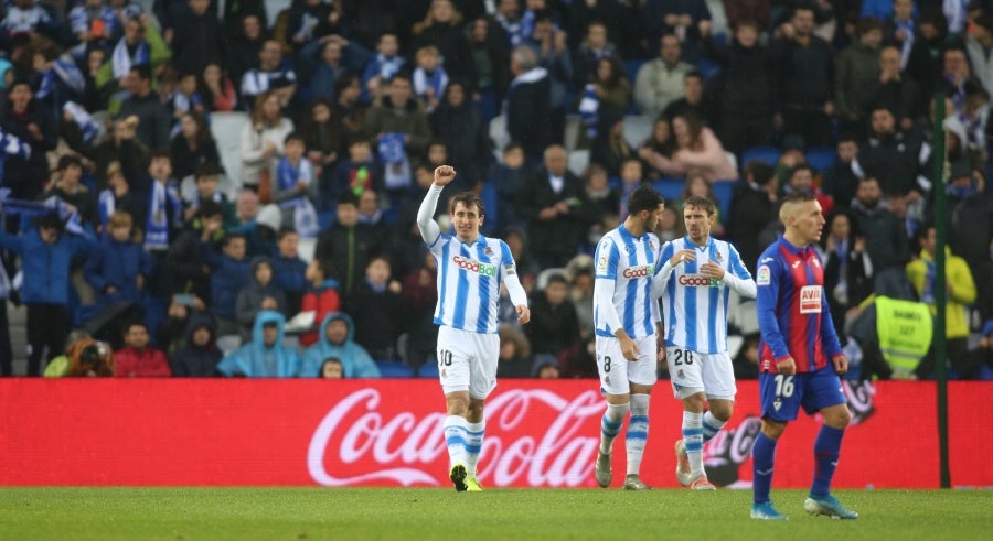 La Real Sociedad vence 4-1 al Eibar en el Reale Arena. 