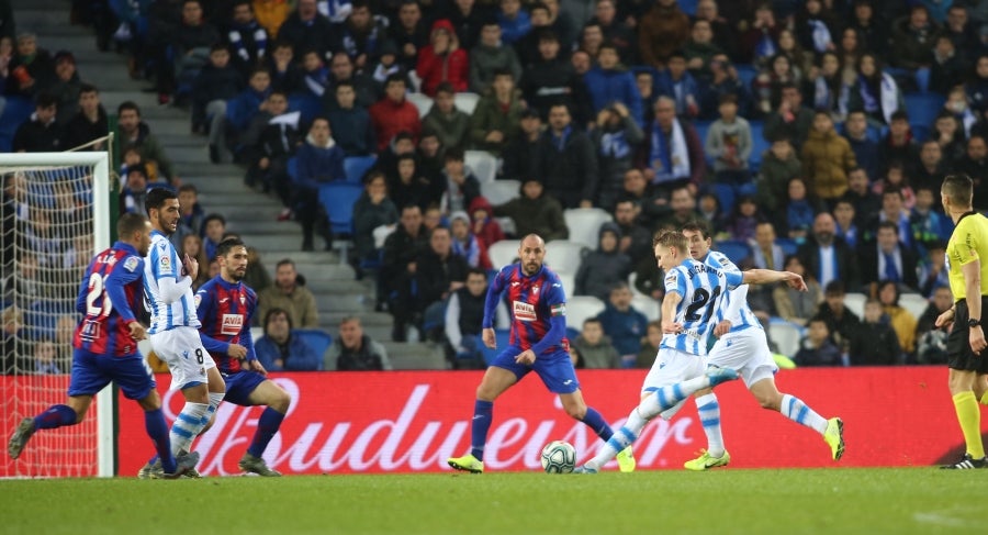 La Real Sociedad vence 4-1 al Eibar en el Reale Arena. 