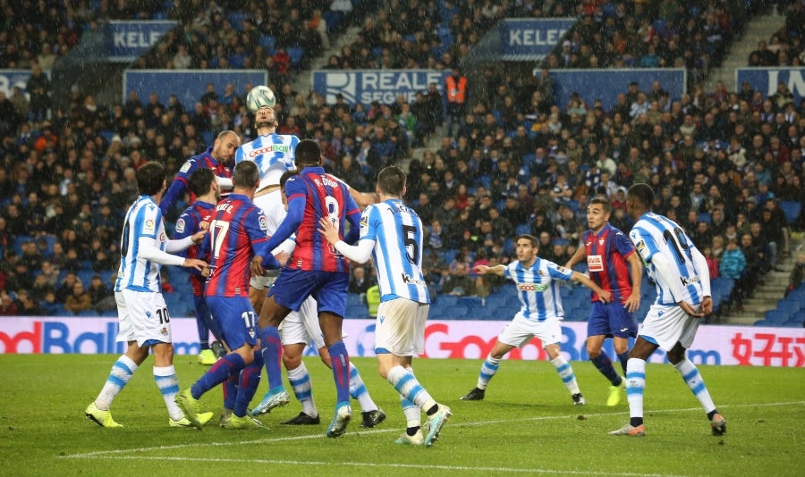 La Real Sociedad vence 4-1 al Eibar en el Reale Arena. 