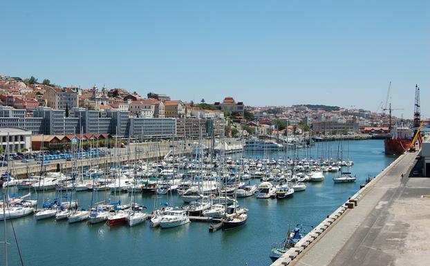 Marina doca de Alcantara, donde está previsto que atraque el catamarán 'La Vagabona', donde viaja Greta Thunberg.