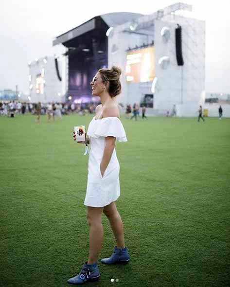 Conocemos el estilo de la actriz a través de sus looks 'street style' y fiesta