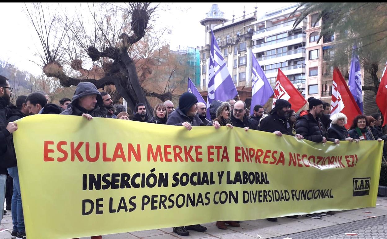 La protesta de LAB este martes en San Sebastián.