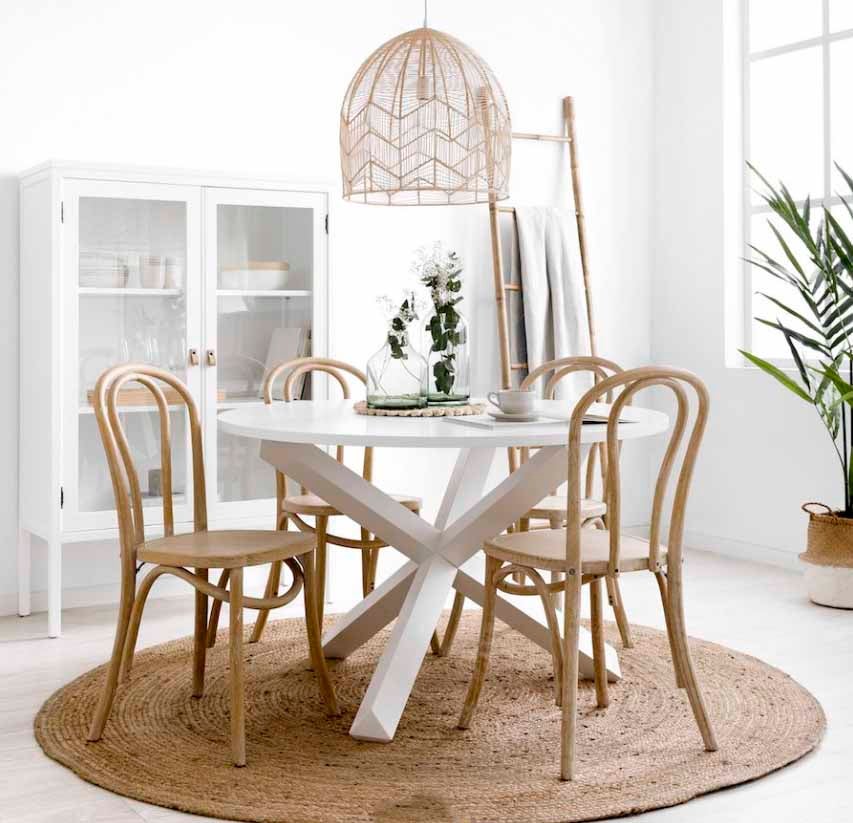 La mezcla de estilos, la utilización de toda la paleta de color; el maridaje sin complejos de materiales tan diversos como el acero, la piedra, el cristal y la madera; el auge de lo sostenible, la presencia de elementos naturales y la reutilización y reubicación de elementos decorativos del propio hogar serán la seña de identidad de un otoño-invierno marcado por las largas extancias en casa debido a la pandemia