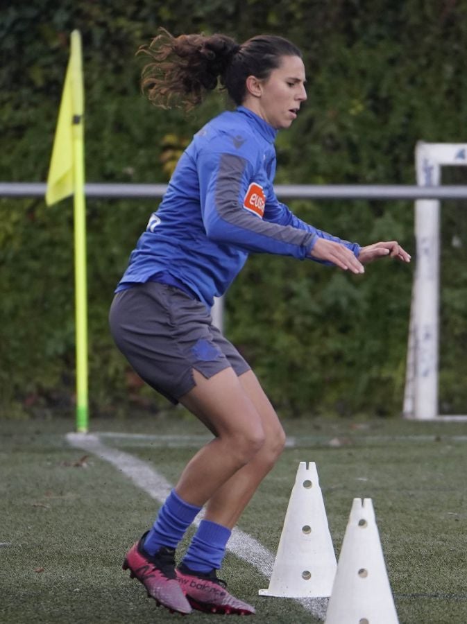 Las jugadoras de la Real Sociedad han completado en Zubieta un entrenamiento en el que han saboreado el Tambor de Oro. 