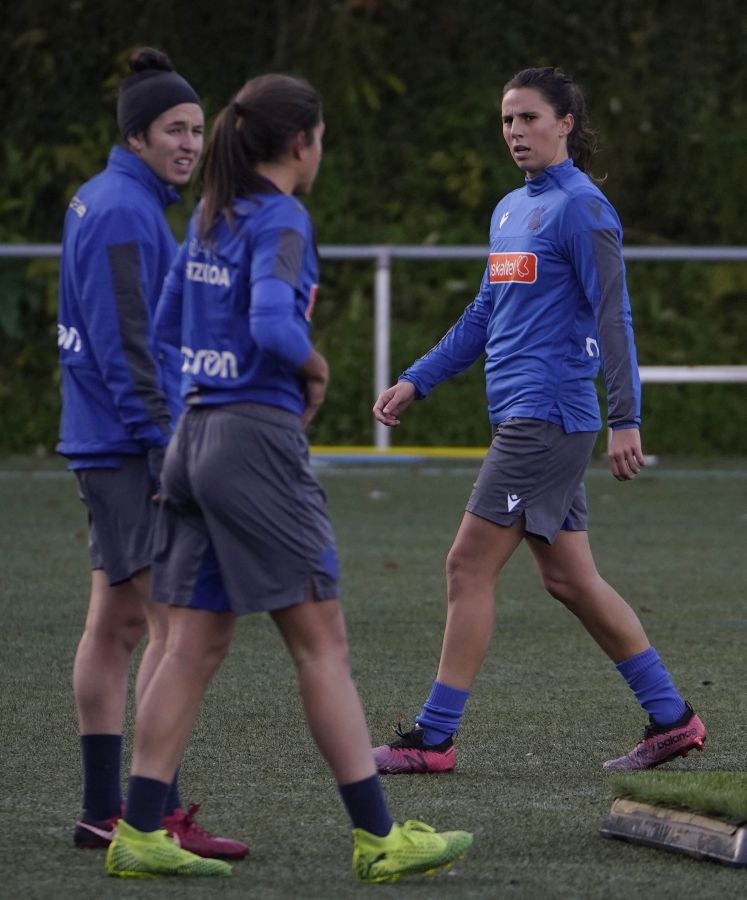 Las jugadoras de la Real Sociedad han completado en Zubieta un entrenamiento en el que han saboreado el Tambor de Oro. 
