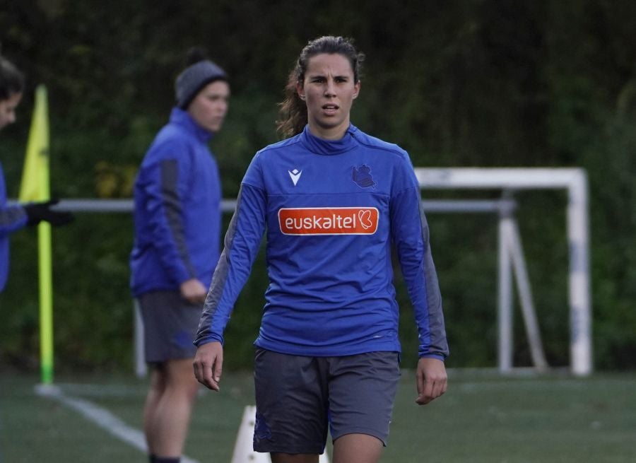 Las jugadoras de la Real Sociedad han completado en Zubieta un entrenamiento en el que han saboreado el Tambor de Oro. 