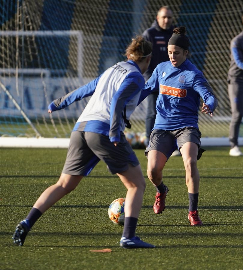 Las jugadoras de la Real Sociedad han completado en Zubieta un entrenamiento en el que han saboreado el Tambor de Oro. 