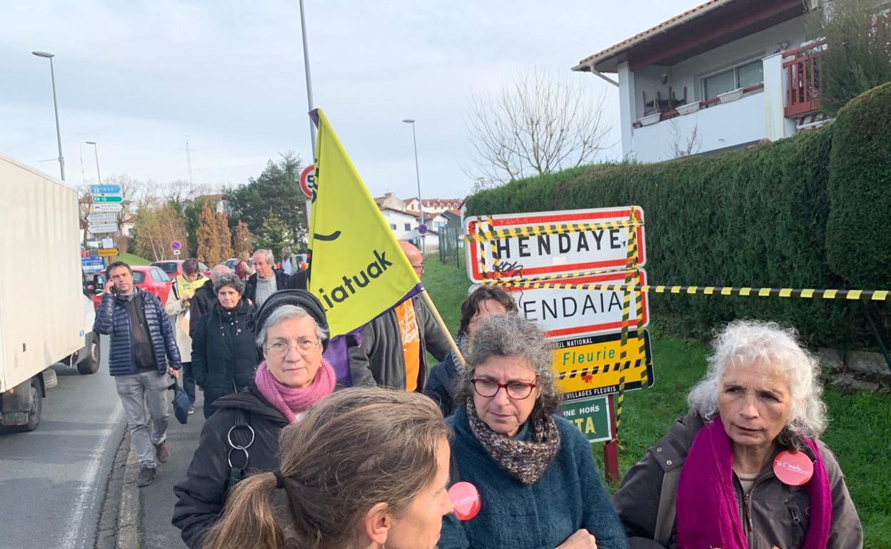 Concentración este mediodía en la frontera con Hendaia.
