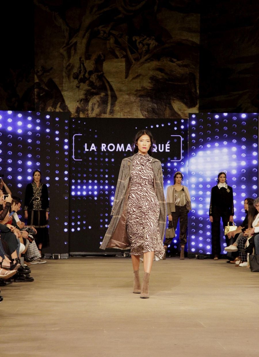 Temporada tras temporada la prenda exterior es protagonista del otoño-invierno. Siluetas rectas con cinturón ancho, colores empolvados o estampados geométricos se han convertido en el ‘must have’ de la campaña