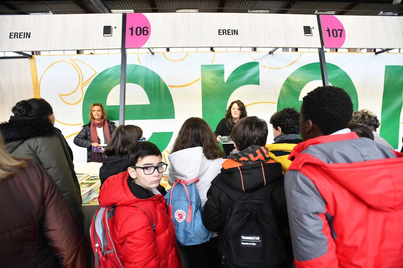 Fotos: Ikasleei zuzendutako jarduerekin hasi da 54. Durangoko Azoka