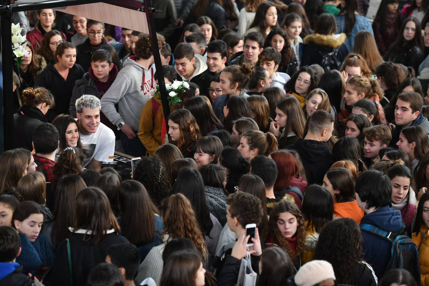 Fotos: Ikasleei zuzendutako jarduerekin hasi da 54. Durangoko Azoka