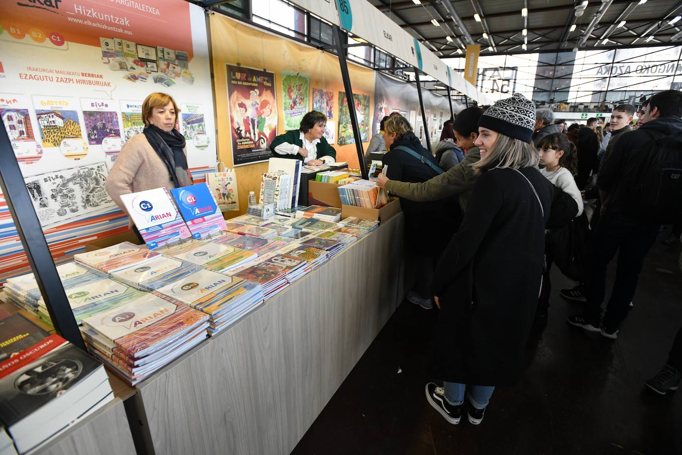 Fotos: Ikasleei zuzendutako jarduerekin hasi da 54. Durangoko Azoka