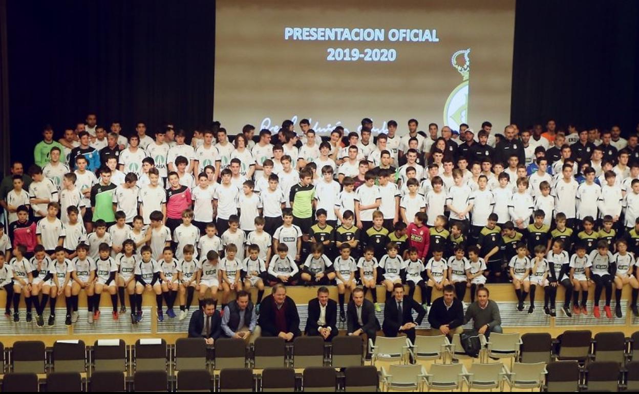 Foto de familia del Real Unión de Irun, que pide socios