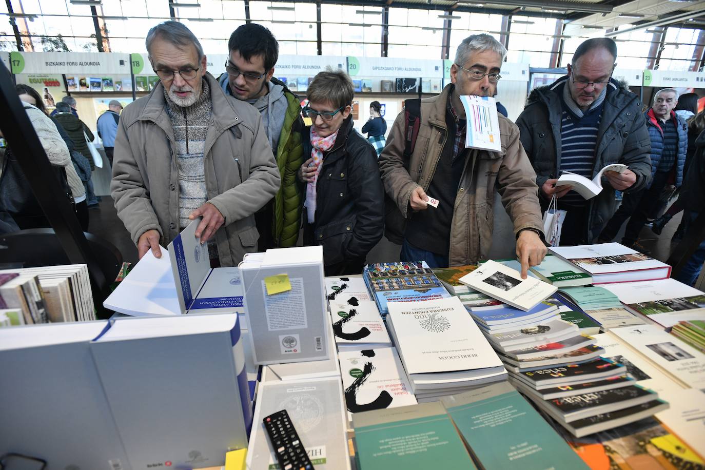 Fotos: Sormena bor-bor, Azokaren bigarren egunean