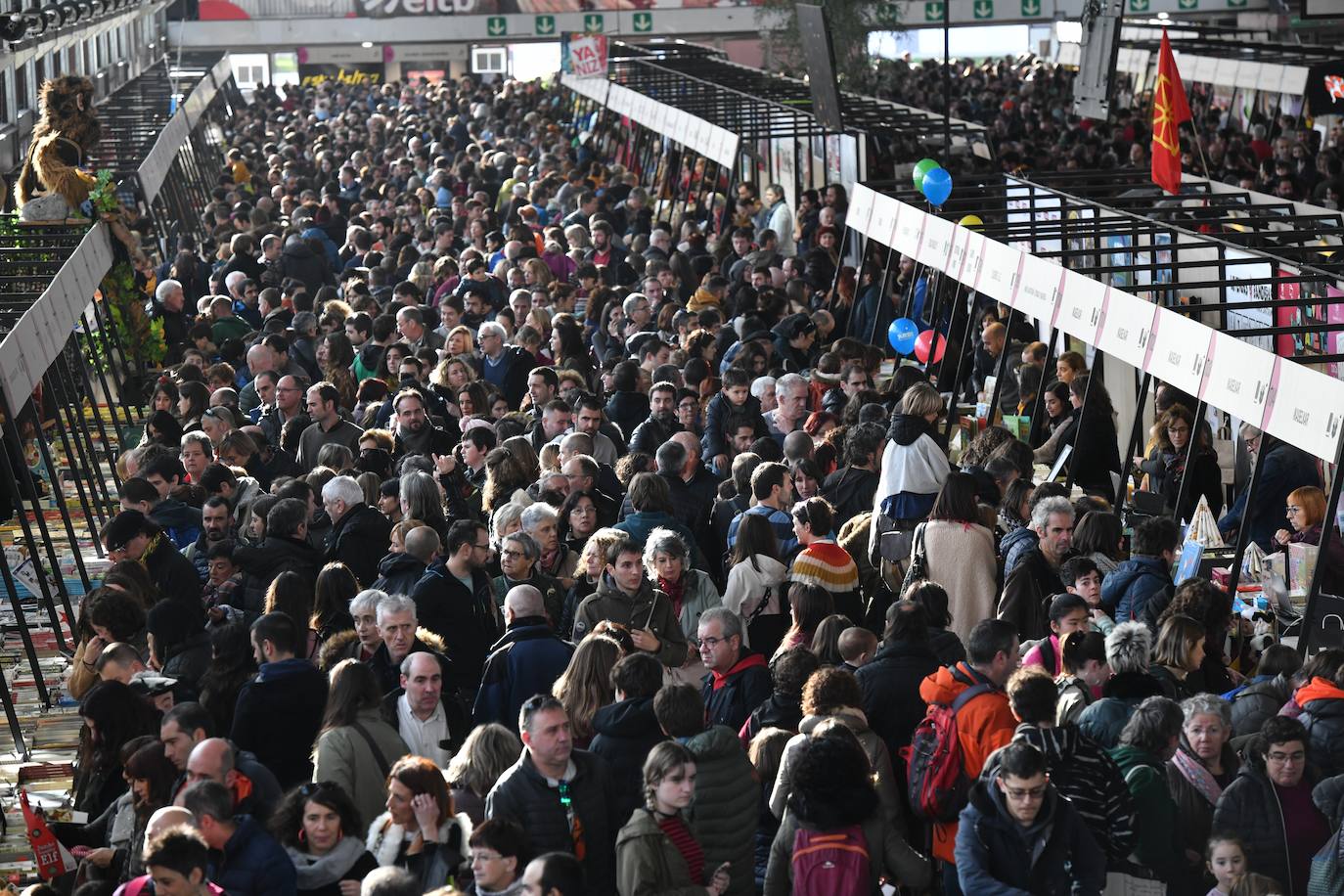 Fotos: Sormena bor-bor, Azokaren bigarren egunean
