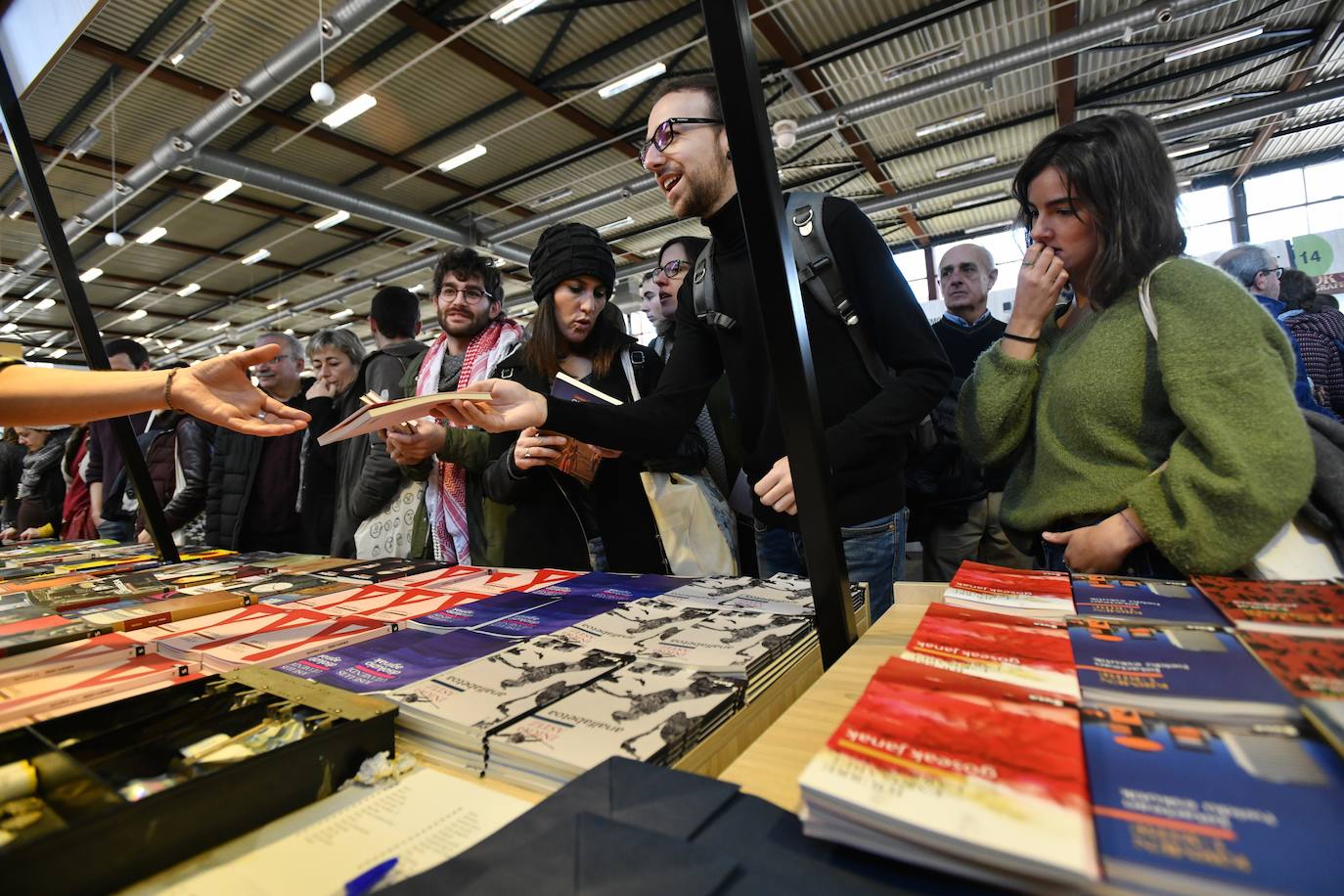 Fotos: Sormena bor-bor, Azokaren bigarren egunean