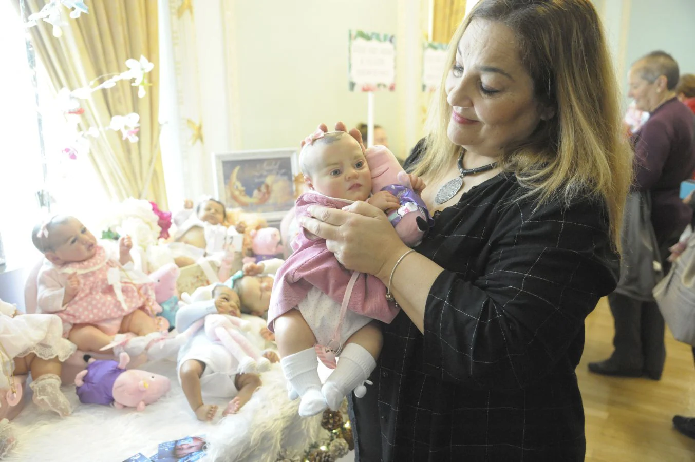 Cientos de muñecos bebés hiperrealistas en la feria Daris Reborn