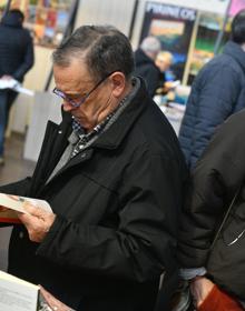 Imagen secundaria 2 - Goiko argazkian, Juanjo Allur, Nerea Mujika eta Arantza Atutxa ikerketaren aurkezpenean.