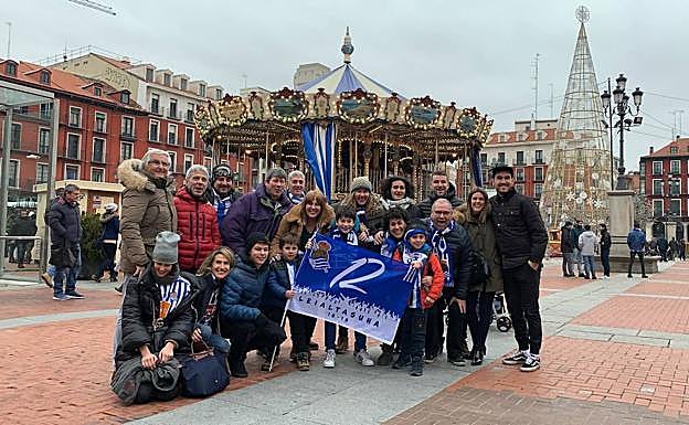 Hinchas de la Real Sociedad en la Plaza Mayor de Valladolid