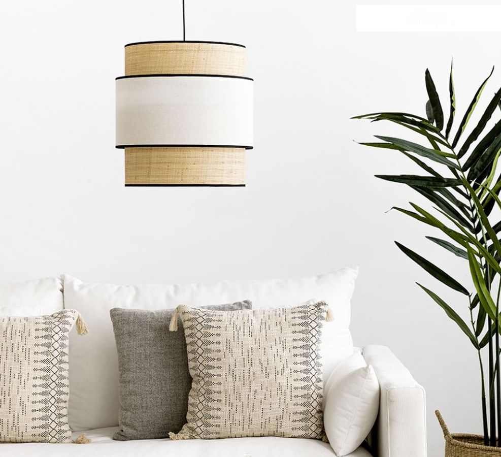 Los cojines atemporales en colores neutros también tienen cabida en la decoración. Un acierto seguro si no quieres renovar este accesorio temporada tras temporada