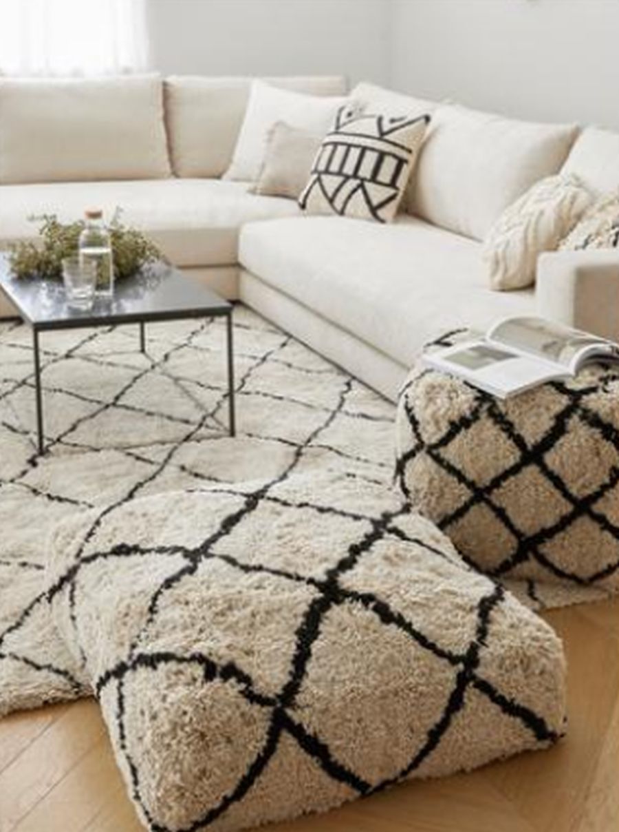 Los estampados geométricos, combinados con los colores beige y el negro, han sido el éxito de las últimos meses