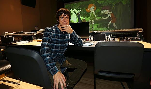 Joserra Senperana en In Estudioa de San Sebastián, donde se ultima el sonido de 'Lur eta Amets'. 