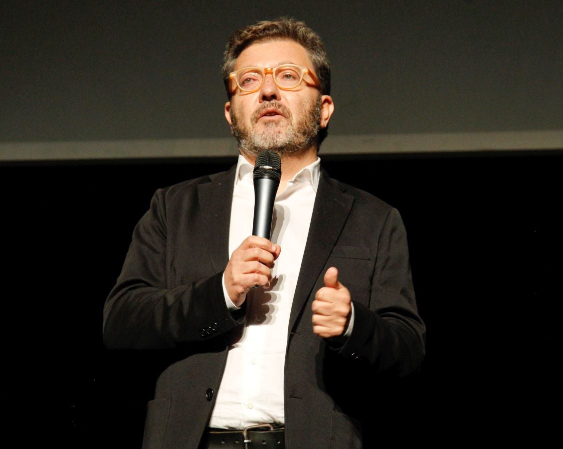 900 invitados asistieron a las Bodas de Plata de la televisión de Gipuzkoa donde las sorpresas, los momentos emotivos y los recuerdos inolvidables fueron protagonistas de 2 horas de evento y 21 destacados premiados entre los que destacaron La Oreja de Van Gogh, Álex Ubago, Ainhoa Arteta, Aizpea Goenaga, Bernardo Atxaga, Luis Arconada, Cayetano Martínez de Irujo, Juan Mari Arzak o Martín Berasategi