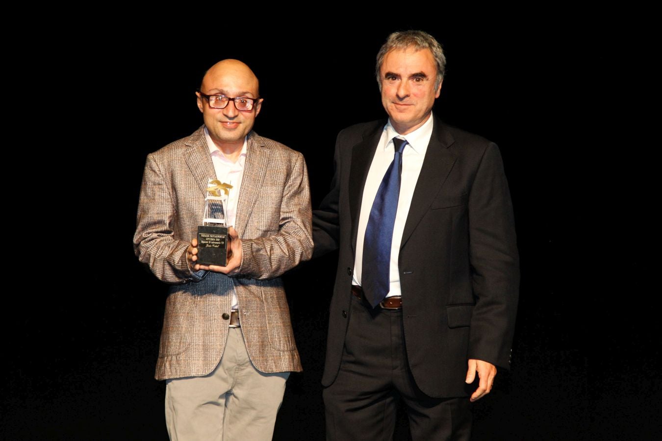 900 invitados asistieron a las Bodas de Plata de la televisión de Gipuzkoa donde las sorpresas, los momentos emotivos y los recuerdos inolvidables fueron protagonistas de 2 horas de evento y 21 destacados premiados entre los que destacaron La Oreja de Van Gogh, Álex Ubago, Ainhoa Arteta, Aizpea Goenaga, Bernardo Atxaga, Luis Arconada, Cayetano Martínez de Irujo, Juan Mari Arzak o Martín Berasategi