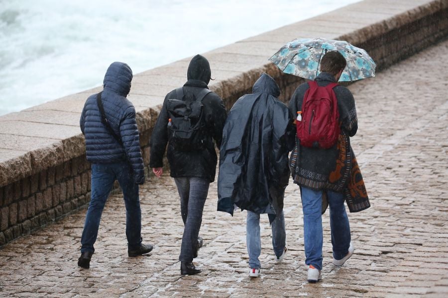 Aemet eleva a alerta naranja el aviso por olas para las próximas horas, aunque lo peor llegará el viernes