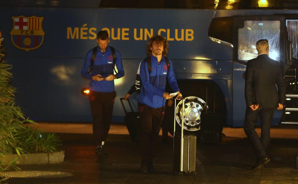 La llegada de los jugadores del Barcelona al hotel María Cristina de San Sebastián.