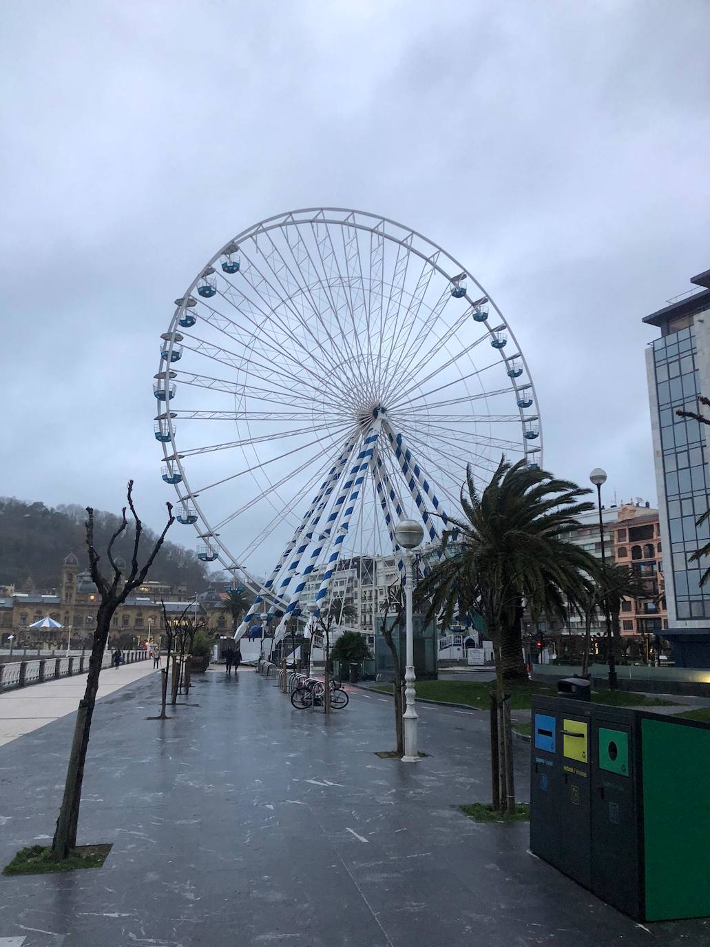 Las rachas de viento alcanzan los 135 km/ h y provocan numerosas incidencias