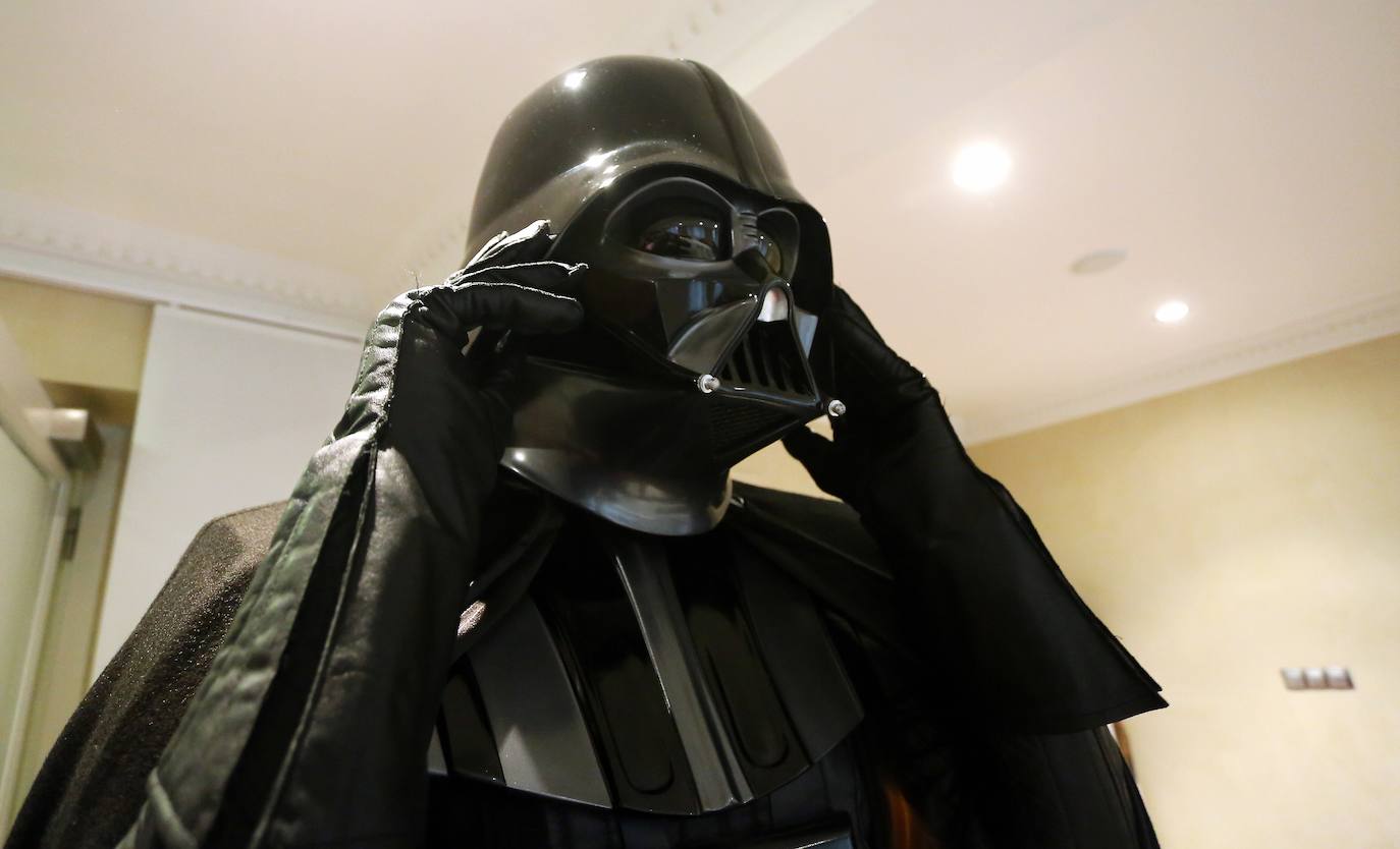 El miércoles el Victoria Eugenia acoge el preestreno de 'Star Wars, el ascenso de Skywalker', la nueva entrega de la serie, que también se anuncia como la última. La productora Disney lanza ese guiño al teatro y a la ciudad donde se estrenó el 17 de septiembre de 1977, dentro del Festival de Cine, 'La guerra de las galaxias', con presencia de sus protagonistas Harrison Ford y Carrie Fisher.