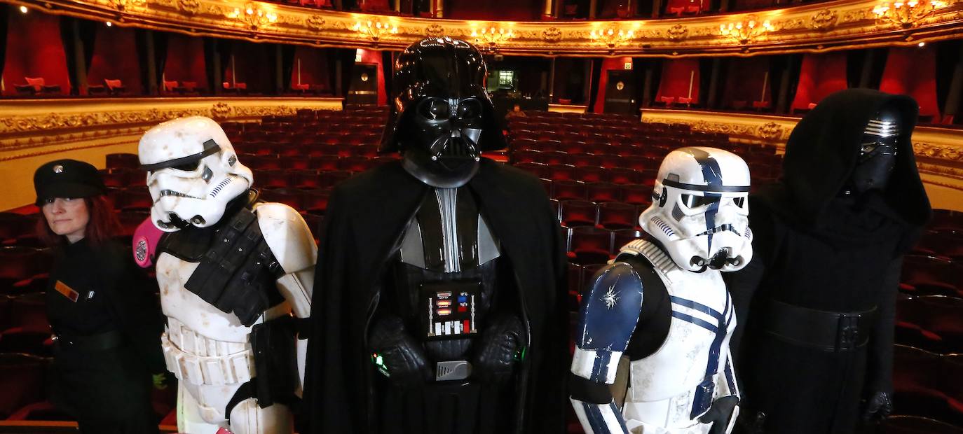 El miércoles el Victoria Eugenia acoge el preestreno de 'Star Wars, el ascenso de Skywalker', la nueva entrega de la serie, que también se anuncia como la última. La productora Disney lanza ese guiño al teatro y a la ciudad donde se estrenó el 17 de septiembre de 1977, dentro del Festival de Cine, 'La guerra de las galaxias', con presencia de sus protagonistas Harrison Ford y Carrie Fisher.