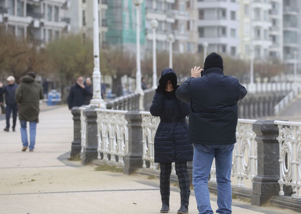 Las rachas de viento alcanzan los 135 km/ h y provocan numerosas incidencias
