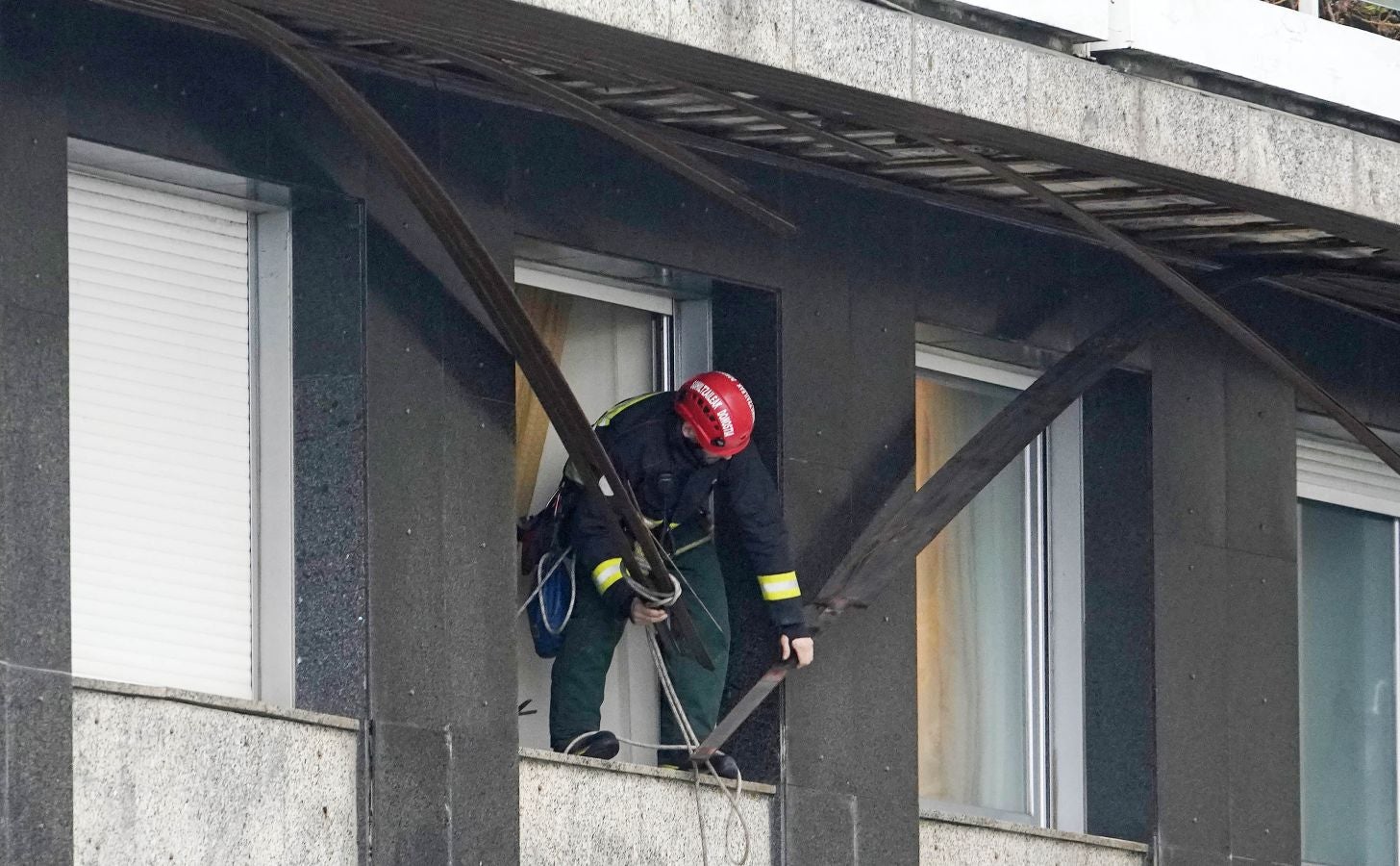 Las rachas de viento alcanzan los 135 km/ h y provocan numerosas incidencias