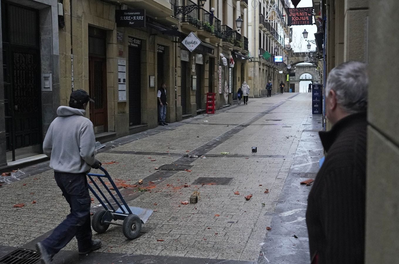 Las rachas de viento alcanzan los 135 km/ h y provocan numerosas incidencias