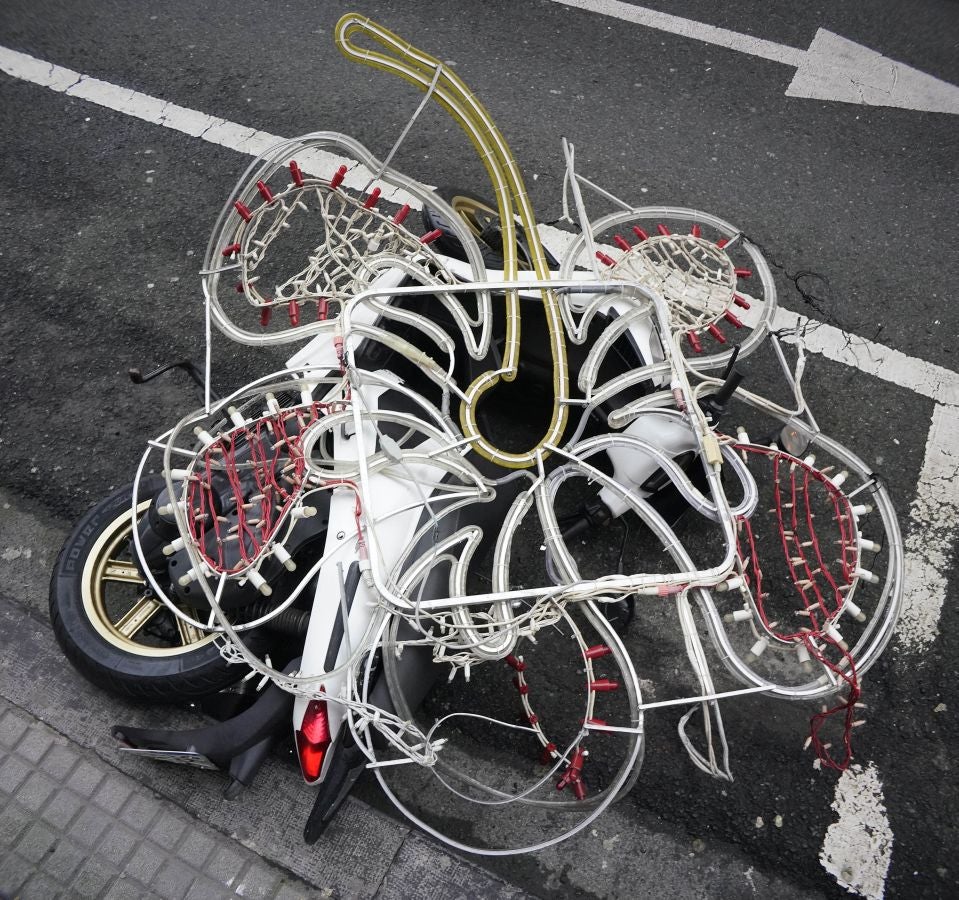 Las rachas de viento alcanzan los 135 km/ h y provocan numerosas incidencias