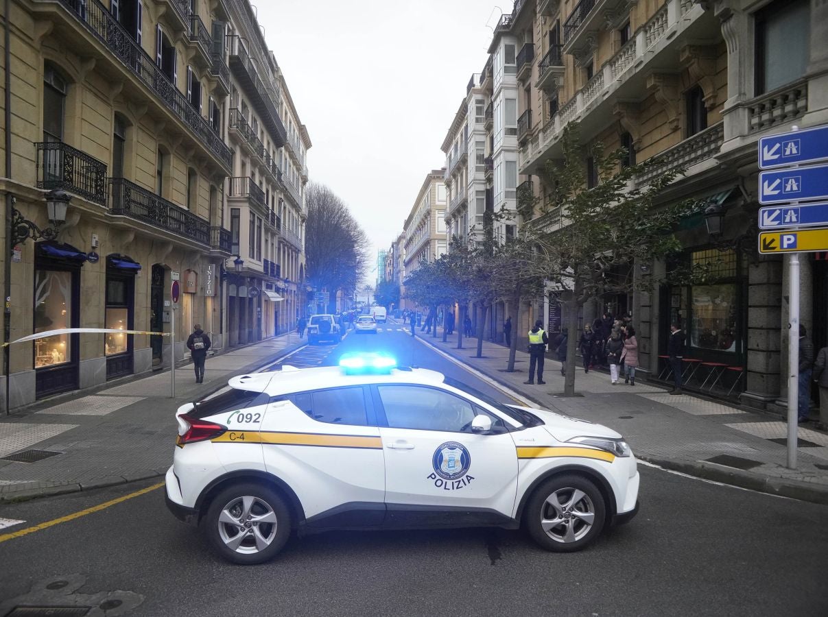 Las rachas de viento alcanzan los 135 km/ h y provocan numerosas incidencias