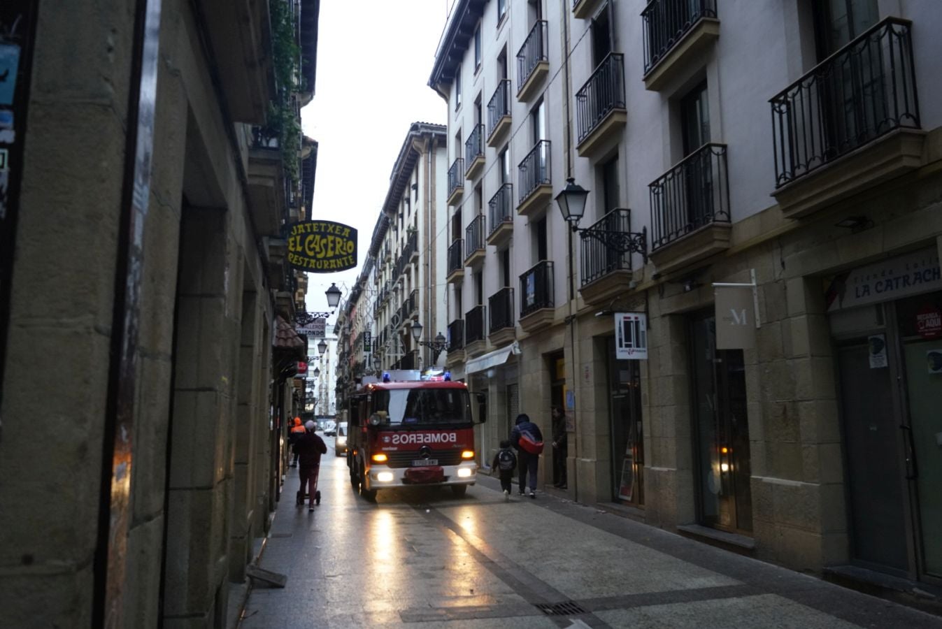 Las rachas de viento alcanzan los 135 km/ h y provocan numerosas incidencias