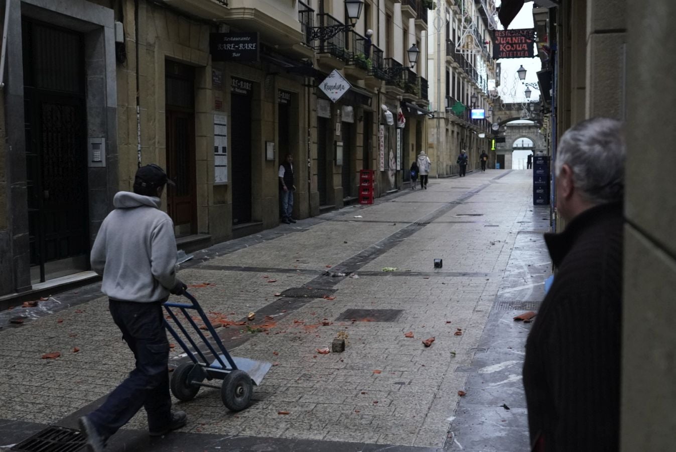 Las rachas de viento alcanzan los 135 km/ h y provocan numerosas incidencias