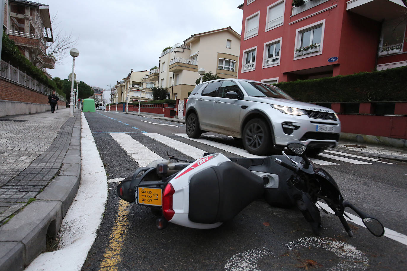 Las rachas de viento alcanzan los 135 km/ h y provocan numerosas incidencias