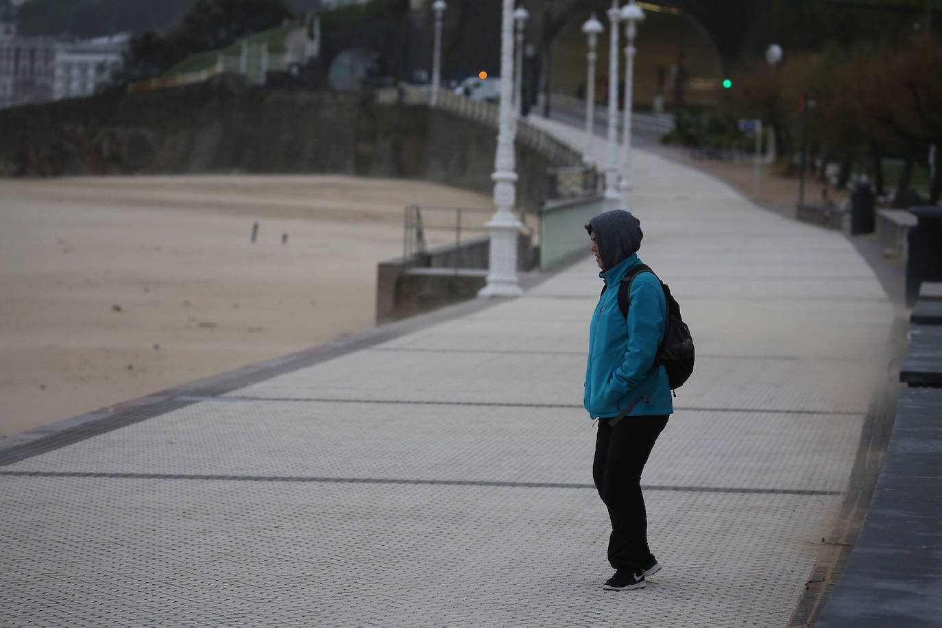 Las rachas de viento alcanzan los 135 km/ h y provocan numerosas incidencias