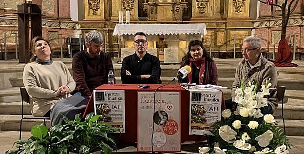 Presentación. Belén Callejo, Jon Aizpuru, Xabier Matarranz, Ainhoa Etxabe y Karlos Unanua.