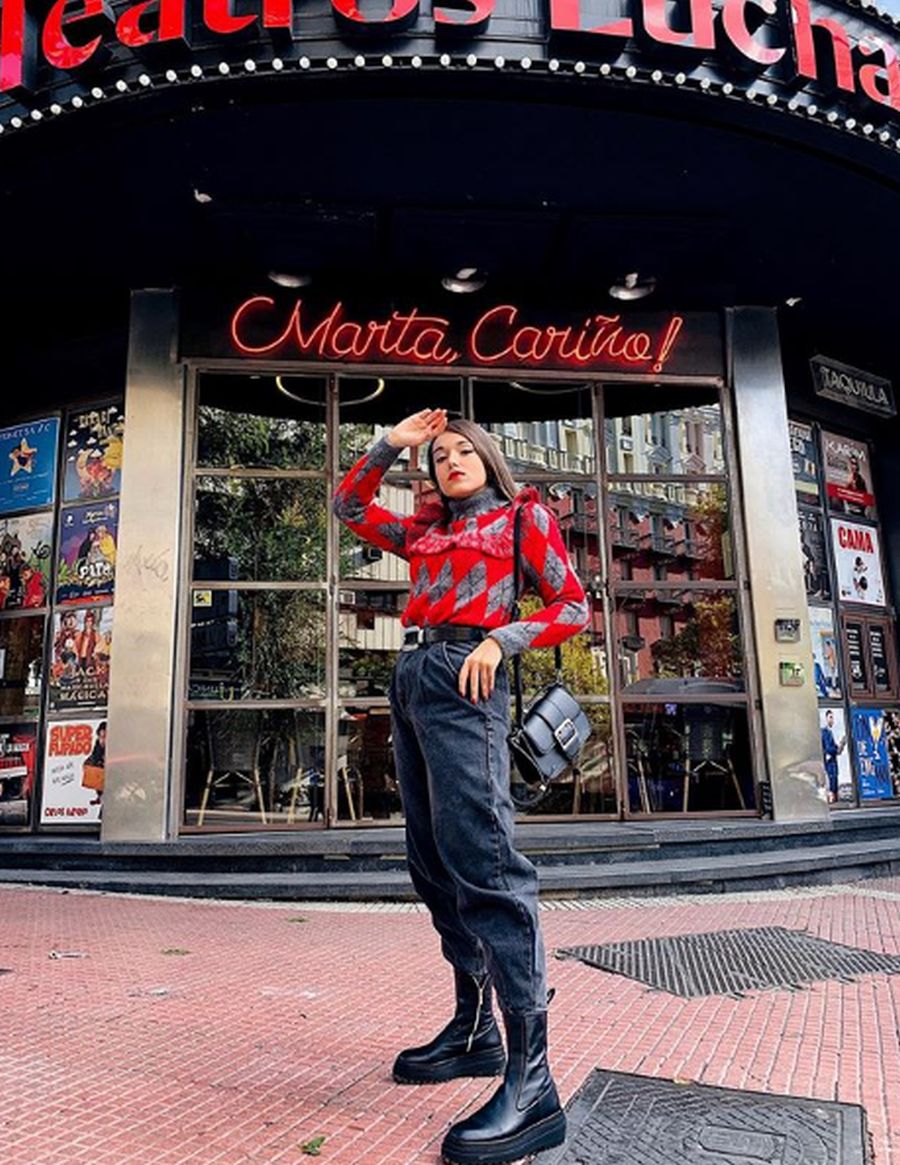 Nerea Zusberro es una de las influencer más atrevidas de Donostia y siempre nos sorprende con 'looks' de última tendencia y atrevidos. El pantalón 'slouchy' se ha convertido en su gran aliado