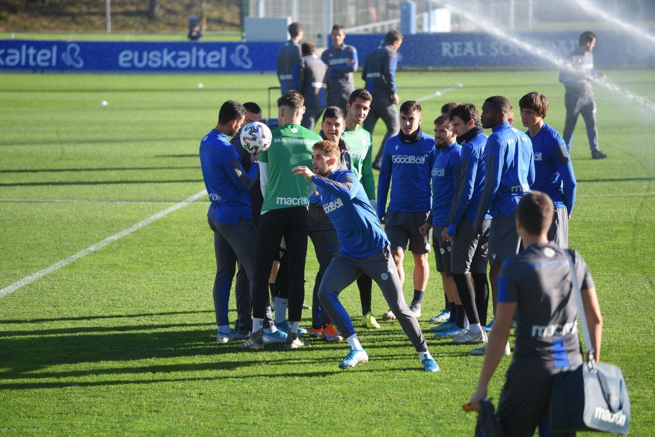En la típica sesión en el José Luis Orbegozo la Real prepara desde ya el torneo del KO.